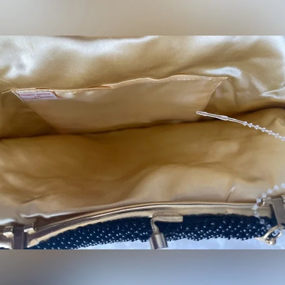 VINTAGE SEQUIN CLUTCH✨ - Picture 3 of 3